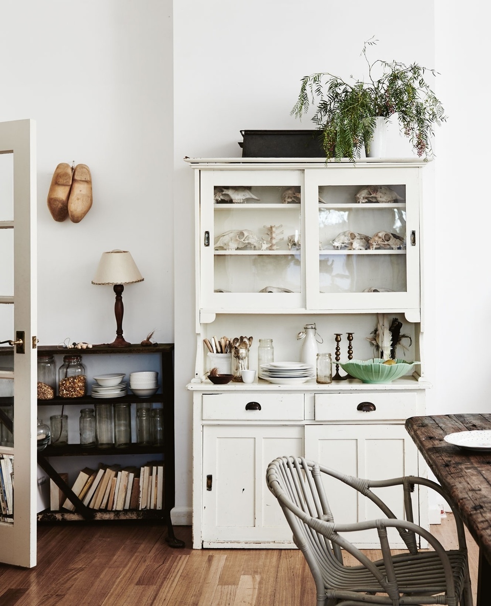 Surrounded by grazing cattle and a brood of chooks, this 1930s farmhouse in central Victoria has proved the perfect fit for Kate, Adrian and their four children.⁠
⁠
The home, neutral and crisp in palette, has provided the perfect backdrop and blank canvas for the family's collection of vintage furniture, heirloom pieces and handcrafted finds. Here, Kate's grandmother's lamp sits upon a rescued bookshelf while the clogs above were an op-shop find.⁠
⁠
Take a tour via the link in bio.⁠
⁠
Photography: @lisacohenphoto⁠
Words: @ruthwelsby⁠
⁠
#vintagefurniture #antiqueshopping #antiquefurniture #farmhouse