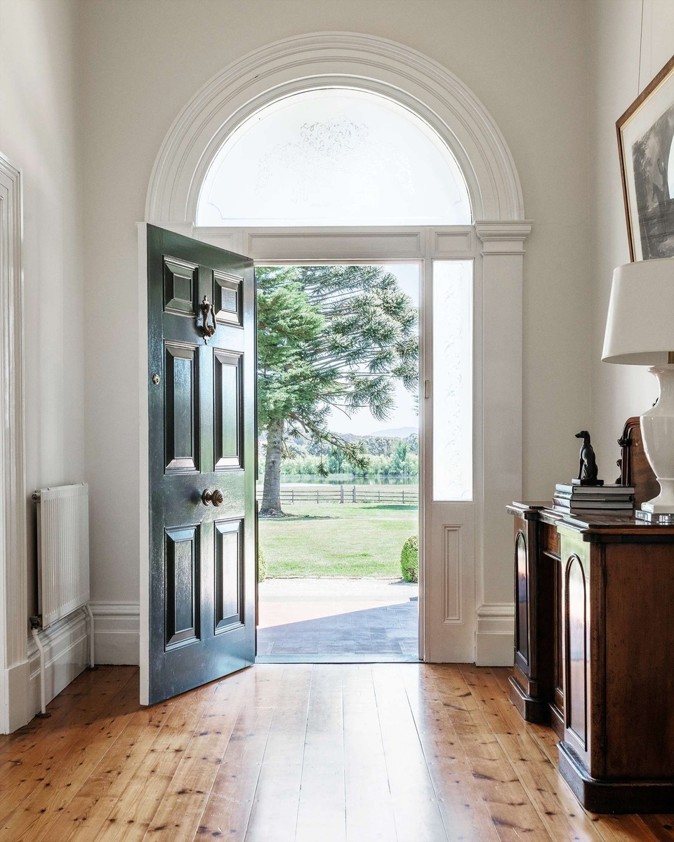 Originally used as a means to support a lifestyle of self-sufficiency and seen as a reflection of economic prosperity, Australian homesteads have long been a sought-after asset.⁠
⁠
From restored, grand historic homes to residences revitalised for modern living, we've rounded up 25 beautiful Australian homesteads that boast more than just idyllic surroundings.⁠
⁠
Tap on the link in bio to read more.⁠
⁠
Photography: @marniehawson @markroperphotography⁠
Words: @rb.thompson @tahnimesann⁠
⁠
#farmhouse #homestead #countryhome #countryliving