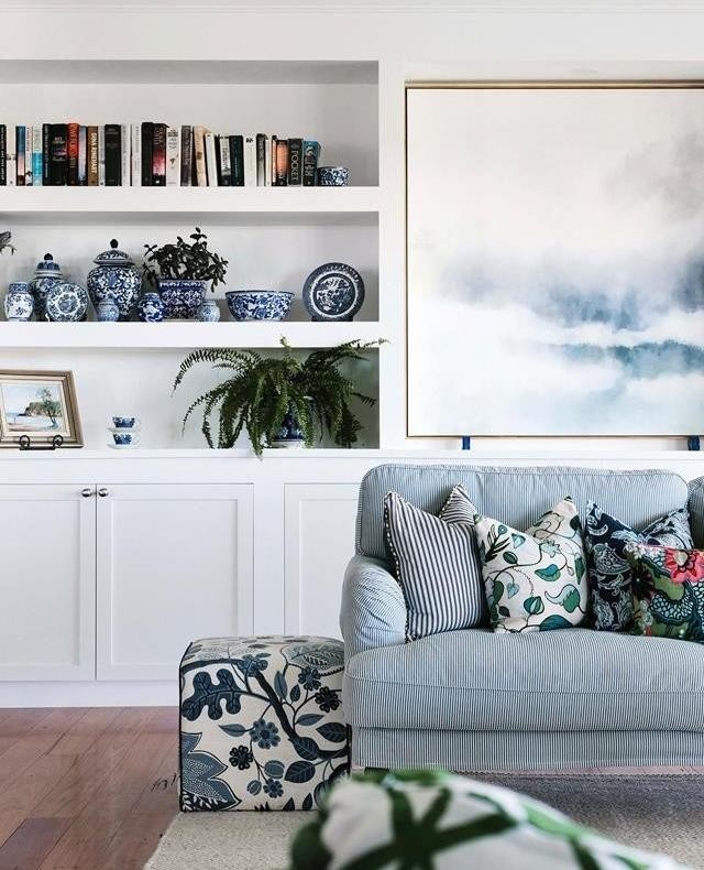 By combining family antiques, vintage finds and kerbside pickups, Rebecca McDonald of @victoriaparkfarm has created a truly unique guesthouse everyone can enjoy. ⠀
⠀
Can't get enough of the inspiring stories from regional Australia? Subscribe now at the special rate of $60 for 13 issues (save 45%) to ensure you never miss an issue of Country Style again. Details in the link in bio.⠀
⠀
#hamptonshouse⠀
#farmhousedecor⠀
#antiques⠀
⠀
Words: @clairemactaggart⠀
Photo: @marniehawson