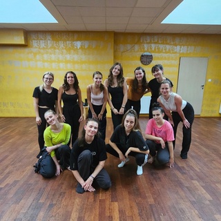 📸 Contemporary Dance Praha⁠
⁠
Nová taneční sezóna odstartovala nejen v Olomouci, ale také v Praze. Věkově neomezený taneční kurz zaměřený na Contemporary Dance pro začátečníky a mírně pokročilé organizujeme ve Studiu Itaka na Vinohradech. A ještě pořád se k nám můžeš přidat 😊⁠
⁠
Jestli se ti tento příspěvek líbí ⤵️⁠
⁠
❤️ dej mu lajk ⁠
✍️ napiš do komentářů svoje postřehy⁠
💟 sdílej ho⁠
🏷 sleduj @331dancestudio ⁠
⁠
Nebo si s námi přijď rovnou zatancovat ⤵️⁠
⁠
✅ Taneční lekce v Olomouci: ⁠
👉 www.331.cz/olomouc 👈⁠
⁠
✅ Taneční lekce v Praze:⁠
👉 www.331.cz/praha 👈⁠
⁠
#331dancestudio #tanecpraha #tanecvpraze #praha #vpraze #prahacity #prahagram #praha_life #akcepraha #akcevpraze #sportpraha #sportvpraze #tanecnilekcepraha #tanec #tance #tanecniskola #tanecnistudio #tanecniskupina #tancovani #contemporary #dance #contemporarydance #tanecnilekce #soucasnytanec #modernitanec #vyrazovytanec #scenickytanec #331family ⁠