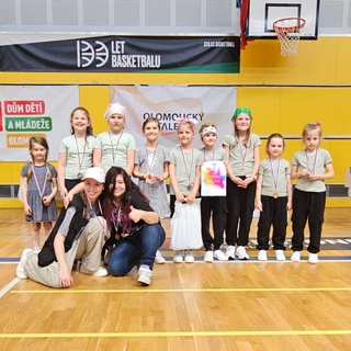 📸 Streetdance Mini⁠
⁠
Skupina nejmenších dětí v 331 Dance Studiu Olomouc se jmenuje Mini Stars 😍⁠ I ta si letos vyzkoušela, jaké je to tancovat před porotou a diváky na taneční soutěži. Děti se dokonce dostaly na stupně vítězů a vybojovaly si tak zasloužené medaile 🏅 ⁠
⁠
⚠️ Zápis do skupiny Streetdance Mini pro děti ve věku od 5 let právě probíhá. Více info a online přihláška je na 👉 www.331.cz/streetdance-mini 👈⁠
⁠
Jestli se ti tento příspěvek líbí ⤵️⁠
⁠
❤️ dej mu lajk ⁠
✍️ napiš do komentářů svoje postřehy⁠
💟 sdílej ho⁠
🏷 sleduj @331dancestudio ⁠
⁠
Nebo si s námi přijď rovnou zatancovat ⤵️⁠
⁠
✅ Taneční lekce v Olomouci: ⁠
👉 www.331.cz/olomouc 👈⁠
⁠
✅ Taneční lekce v Praze:⁠
👉 www.331.cz/praha 👈⁠
⁠
#331dancestudio #olomouc #olomouc_city #olomouccity #tanecolomouc #volomouci #kamvolomouci #tanec #tance #tanecniskola #tanecnistudio #tanecniskupina #tancovani #olomoucity #danceolomouc #olomouclife #olomouczije #streetdance #dance #hiphopdance #hiphoptanec #ministars #detiolomouc #tanecprodeti #tanecnisoutez #tanecnivystoupeni #331family 