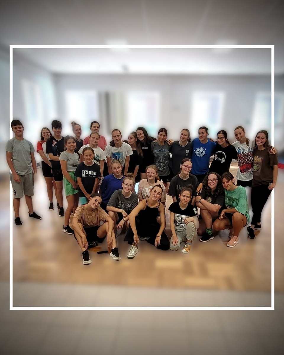 🏠 House s @kateblazek_sun na 331 Dance Kempu 2022 byl prostě boží, ještě jednou děkujeme ❤ ⁠
⁠
V 331 Dance Studiu Olomouc určitě plánujeme věnovat se House Dance i v následující taneční sezóně, ideálně aspoň o kousek víc než tomu bylo v předchozích letech 😊⁠
⁠
📣 Líbí se ti House? Tak neváhej a přidej se k nám, zápis pro nové tanečníky právě probíhá na 👉 www.331.cz 👈, tak klikej třeba na link v biu 😃⁠
⁠
Těšíme se na tebe ❤ ⁠
⁠
#331dancestudio #olomouc #olomouc_city #olomouccity #tanecolomouc #tanec #tance #tancovani #tanecniskola #tanecnistudio #olomoucity #danceolomouc #olomoucdancers #volomouci #kamvolomouci #olomouclife #olomouczije #igolomouc #instaolomouc #akceolomouc #zabavaolomouc #streetdance #house #housedance #331kemp #katesun #asu #allstyleunit