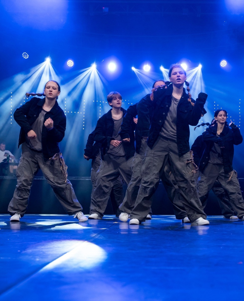📸 Groovz | Right 2 Dance 2025⁠
⁠
Pojďme zavzpomínat na taneční soutěž Right 2 Dance v Brně, na které se představil juniorský tým Groovz s choreografií Eden 🍎 ⁠
⁠
⁠Jestli se ti tento příspěvek líbí ⤵️⁠
⁠
❤️ dej mu lajk ⁠
✍️ napiš do komentářů svoje postřehy⁠
💟 sdílej ho⁠
🏷 sleduj @331dancestudio ⁠
⁠
Nebo si s námi přijď rovnou zatancovat ⤵️⁠
⁠
✅ Taneční lekce v Olomouci: ⁠
👉 www.331.cz/olomouc 👈⁠
⁠
✅ Taneční lekce v Praze:⁠
👉 www.331.cz/praha 👈⁠
⁠
#331dancestudio #olomouc #tanecolomouc #olomoucity #olomoucdancers #volomouci #kamvolomouci #tanec #tance #tanecniskola #tanecnistudio #tanecniskupina #tancovani #dance #tanecnici #tanecnice #streetdance #hiphoptanec #hiphopdance #hiphopolomouc #czechhiphopdancers #tanecnisoutez #tanecnivystoupeni #vystoupeni #choreografie #choreo #right2dance #r2d #groovz #331family