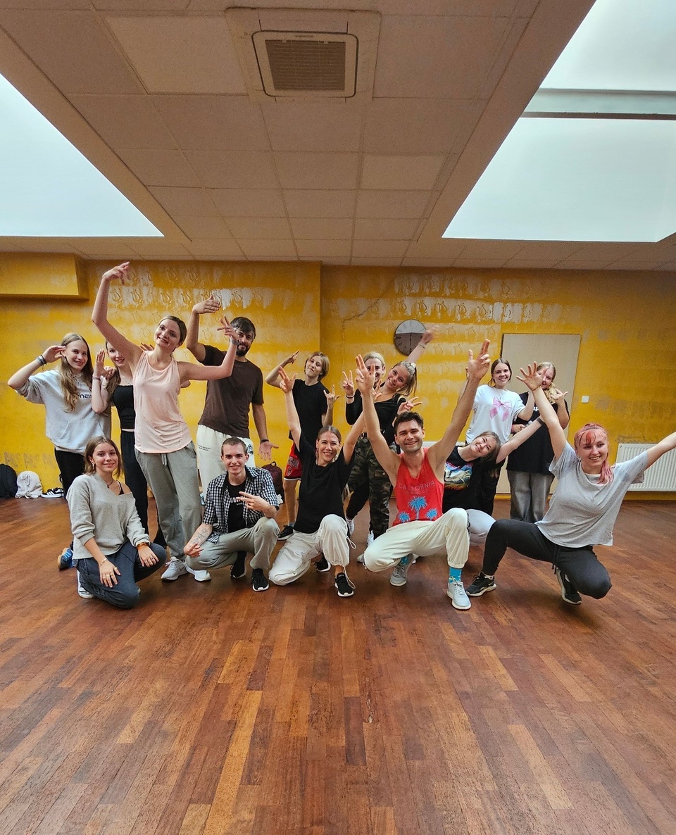 📸 Street Dance Praha⁠
⁠
Nová taneční sezóna odstartovala nejen v Olomouci, ale také v Praze. Věkově neomezený taneční kurz zaměřený na Street Dance pro začátečníky a mírně pokročilé organizujeme ve Studiu Itaka na Vinohradech. A ještě pořád se k nám můžeš přidat 😊⁠
⁠
Jestli se ti tento příspěvek líbí ⤵️⁠
⁠
❤️ dej mu lajk ⁠
✍️ napiš do komentářů svoje postřehy⁠
💟 sdílej ho⁠
🏷 sleduj @331dancestudio ⁠
⁠
Nebo si s námi přijď rovnou zatancovat ⤵️⁠
⁠
✅ Taneční lekce v Olomouci: ⁠
👉 www.331.cz/olomouc 👈⁠
⁠
✅ Taneční lekce v Praze:⁠
👉 www.331.cz/praha 👈⁠
⁠
#331dancestudio #tanecpraha #tanecvpraze #praha #vpraze #prahacity #prahagram #praha_life #akcepraha #akcevpraze #sportpraha #sportvpraze #tanecnilekcepraha #tanec #tance #tanecniskola #tanecnistudio #tanecniskupina #tancovani #streetdance #dance #tanecnilekce #hiphopdance #hiphoptanec #litefeet #housedance #locking #331family ⁠
⁠
⁠
