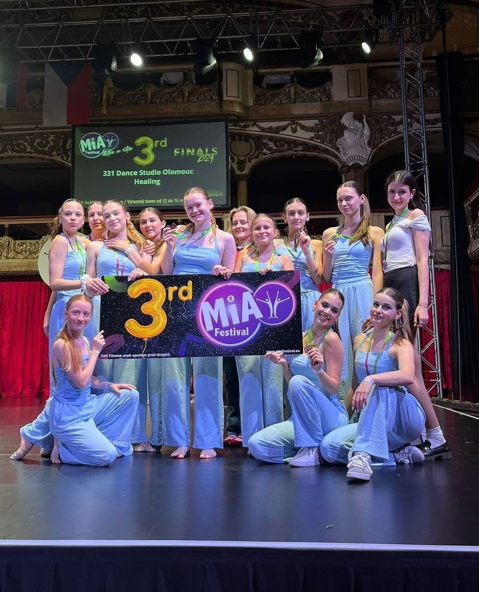 📸 Joyz - Healing⁠
⁠
Juniorský tým Joyz získal s choreografií Healing titul II. vícemistra ČR na Mia Finals 😍👏⁠ ⁠
⁠
Jestli se ti tento příspěvek líbí ⤵️⁠
⁠
❤️ dej mu lajk ⁠
✍️ napiš do komentářů svoje postřehy⁠
💟 sdílej ho⁠
🏷 sleduj @331dancestudio ⁠
⁠
Nebo si s námi přijď rovnou zatancovat ⤵️⁠
⁠
✅ Taneční lekce v Olomouci: ⁠
👉 www.331.cz/olomouc 👈⁠
⁠
✅ Taneční lekce v Praze:⁠
👉 www.331.cz/praha 👈⁠
⁠
#331dancestudio #olomouc #olomouc_city #olomouccity #tanecolomouc #tanec #tance #tanecniskola #tanecnistudio #tanecniskupina #tancovani #olomoucity #danceolomouc #volomouci #olomouclife #olomouczije #contemporarydance #soucasnytanec #vyrazovytanec #contemporary #dance #tanecnisoutez #tanecnivystoupeni #vystoupeni #choreografie #choreo #czechdance #czechdancers #joyz #331family 