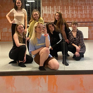 Každou středu probíhají v Praze jednorázové taneční lekce (open classy) Contemporary Dance s @denisa_mentlikova 😍 Jsou určeny všem zájemcům bez ohledu na věk i taneční zkušenosti. Vítáni jsou i úplní začátečníci 😊 ⁠
⁠
Více informací a přihlášky: ⁠
👉 www.331.cz/praha 👈⁠
(nebo přes link v biu) ⁠
⁠
#331dancestudio #tanec #tance #tanecniskola #tanecnistudio #tancovani #tanecnice #tanečnice #tanecnici #czechdance #czechdancers #czdance #czdancers #tanecpraha #tanecvpraze #praha #vpraze #vprazeneninuda #vprazejeblaze #vprazeblaze #prahacity #praha_life #akcepraha #akcevpraze  #sportvpraze #tanecnilekcepraha #contemporarydance #soucasnytanec #modernitanec #331family