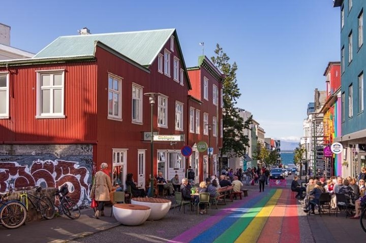 As the pandemic wanes, the world opens up, and tourism recommences, resorts and hotels have begun embracing LGBTQ travelers as never before, Business Insider reports. Cultivating the LGBTQ demographic will be crucial as travel and tourism make a comeback following the ravaging effects of COVID-19 shutdowns. Business Insider examined how hotel chains and resorts go beyond rainbow labeling and put some serious thought, infrastructure upgrades and staff training. Often, inclusive hospitality lies not just with a welcoming and non-judgmental attitude from staff, but also with small but noticeable things like two shaving mirrors that accompany dual sinks in the bathroom, as at South African safari lodge Cheetah Plains, the article pointed out.  And while lawmakers in some U.S. states trip over each other in a race to pass transphobic legislation, some properties are taking pains to extend trans and non-binary guests the courtesy of gender-neutral restrooms, like those found at Contiki's Chateau De Cruix in the French Beaujolais region... or, closer to home, Kimpton's Winston-Salem property, the Kimpton Cardinal, in North Carolina, home of the nation's most notorious "bathroom bill." Tap link in bio to continue on @EDGEmedianetwork ?️‍??️✈️ (?️: Kilian Melloy / @dragelruairi , ?: Getty)