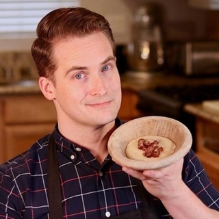 We know that famed gay wit Oscar Wilde loved to imbibe absinthe. "Alcohol, taken in sufficient quantities, may produce all the effects of drunkenness," Wilde once said, but what did he like to eat? That's something Max Miller may soon reveal and prepare on his addictive, new cooking show Tasting History. Tap link in bio to continue on @EDGEmedianetwork ???‍?⁠
⁠
?️: @iliketogetthatthere⁠
?: Max Miller