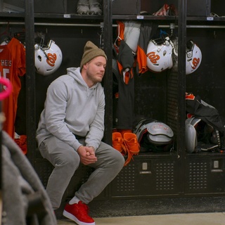Former NFL player Colton Underwood says he avoided showering with teammates because he feared getting "turned on". Instead, he would skip the post-practice wash, TMZ reported. Underwood added that it was a "silly" thing to do, since "I never really was attracted to anybody who I played with, or coaches." Still, it was a fear of being outed that drove him to such extremes. Avoiding dressing and showering with his teammates was part of a larger pattern, Underwood related, saying, "There was just a lot of things that I sort of did differently than other players because I felt like I had to, because I didn't want questions to start being asked." That fear also drove other behaviors. Away from the locker room and his fellow football players, Underwood said, he tried to have sex with men he thought would also be "straight in their real life," Page Six detailed. "I don't think there was any man that was going to be coming out to get me because they would be outing themselves as well," Underwood explained, going on to say, "It wasn't like a ton of men. It was like a few, and they never had my real name". The comments are of a piece with remarks he's made on "Coming Out Colton," Page Six noted. "I was suppressing my sexuality so hard that I was taking medication daily to deal with depression and anxiety, and that made me a paranoid freak," the publication quoted Underwood as saying in the Netflix documentary series. "I didn't trust a whole lot of people, and I was trying to do anything and everything I could to protect a secret."⁠
⁠
Tap link in bio to continue on @EDGEmedianetwork⁠
?️‍?❤️????⁠
?️: Kilian Melloy / @dragelruairi ⁠
?: Colton Underwood / Netflix