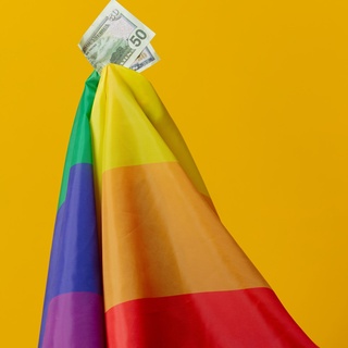 An investigative report has uncovered more than two dozen companies that wave the rainbow flag during Pride Month but contribute to anti-LGTBQ politicians, Jezebel has reported. "Corporate rebrandings for Pride month — rainbow Twitter avatars, cringe-inducing ads, you name it — are cynical enough on their own, contributing to the commercialization and depoliticization of the movement for gay liberation," Jezebel notes, adding that, at the same time, a number of such companies are also "actively funding efforts to restrict the rights of those they claim to support." The initial report was posted by Popular Information, which "found that 25 major corporations have spent more than $10 million since 2019 supporting members of Congress with a zero rating on the latest Congressional scorecard produced by the Human Rights Campaign. ... These same corporations have also donated hundreds of thousands of dollars to state legislators who have sponsored anti-trans legislation this year." The disconnect in the favorable ratings by the HRC's Corporate Equality Index for companies that give to anti-LGTBQ lawmakers is the result of "HRC's methodology," Popular Information explained, which "excludes political donations, enabling corporations to craft a pro-LGBTQ image while bankrolling politicians that are undermining LGBTQ rights." Tap link in bio to continue on @EDGEmedianetwork ?? (?️: Kilian Melloy / @dragelruairi , ?: Getty)