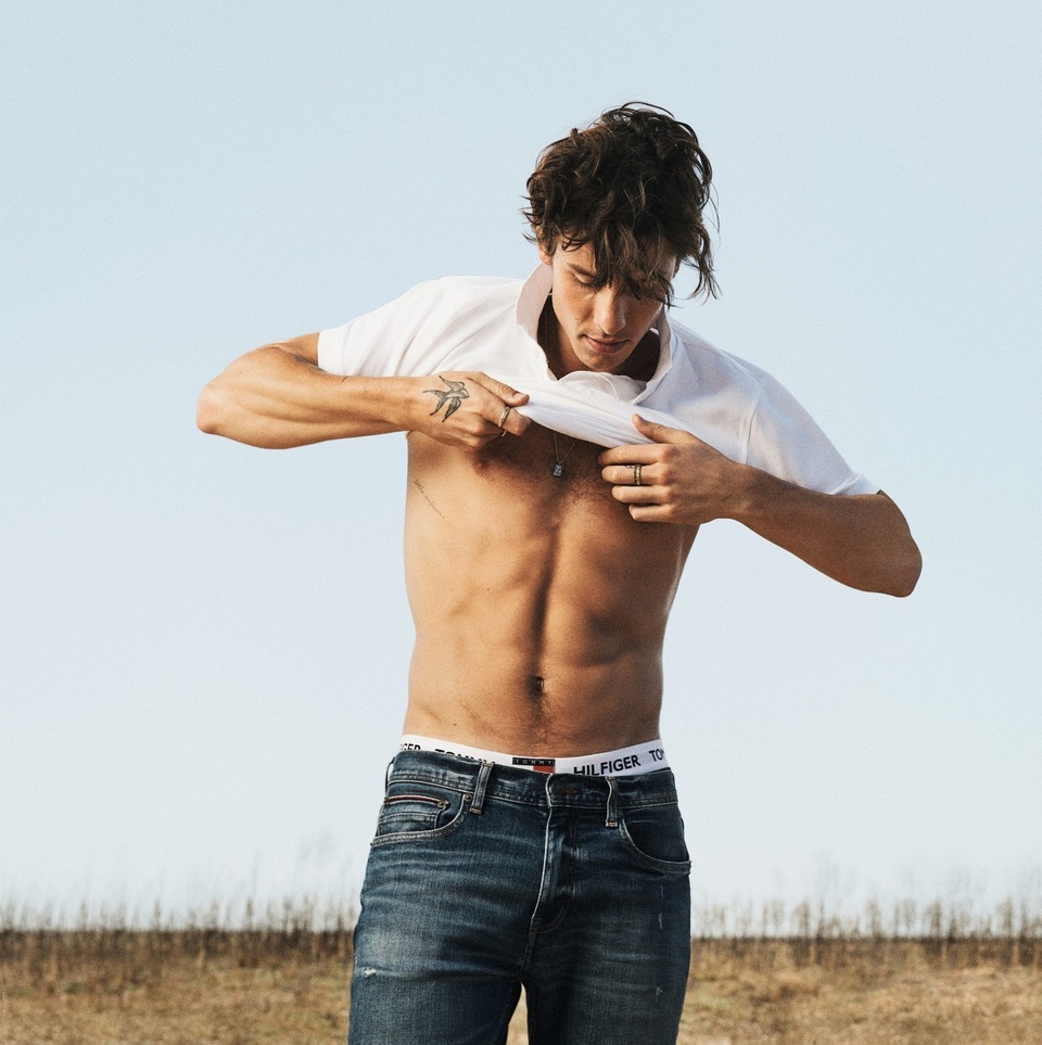 Shawn Mendes went for a shirtless solo hike on Wednesday, but he was far from alone. The paparazzi were close by to capture pics of the Canadian pop star. The singer, the Daily Mail wrote, "solidified his status as a Hollywood hunk while out on a hike in Los Angeles on Wednesday. The singer, 24, went shirtless for the outdoor workout, showcasing his chiseled pecs and muscular arms. He completed the look with black basketball shorts, lace-up sneakers and black Nike socks." The singer has been focusing on his mental and physical health after abruptly canceling his 2022 "Wonder" world tour back in July. He was scheduled to perform 87 concerts across Europe and North America starting June 2022 and ending in the summer of 2023. He had kicked off the North American leg this past June in Portland, Oregon; but after just eight shows, Mendes abruptly decided to postpone the tour for three weeks in order to focus on his mental health. "On July 27, Shawn informed his fans that he'd decided to cancel the tour all together, citing continued struggles with his mental health," the Mail added. "Late last year, the 'Stitches' singer split from his girlfriend of two-years, fellow musical artist Camila Cabello... The former couple, who remain close friends, announced their shock split in November 2021 by sharing a joint statement to their respective social media platforms."⁠
⁠
Tap link in bio for more on @EDGEmedianetwork ⁠
????