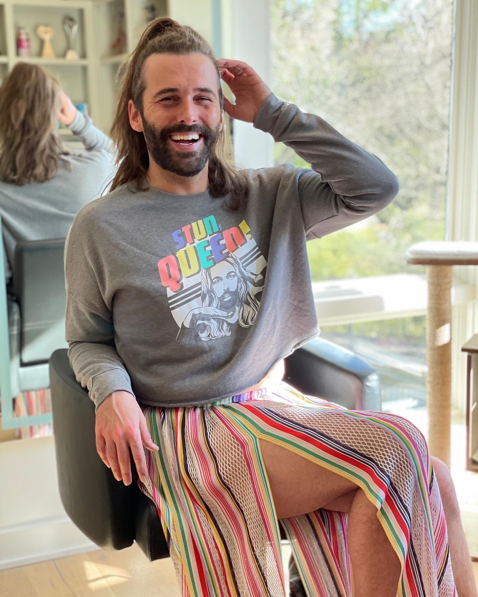 When "Queer Eye" star Jonathan Van Ness came out as HIV-positive, Ness helped the public understand what it means to live with HIV today. In a special new documentary film produced by Vice TV, Ness will provide vocal support for a similar cause. As reported by The Hollywood Reporter, Van Ness is set to narrate "Vice Versa: The Neglected Pandemic, 40 Years of HIV & AIDS," which follows advocates and communities affected by HIV while scientists pursue a cure for the virus. The film will mark the 40th anniversary of the HIV/AIDS epidemic in America. "Premiering June 2, the two-hour doc will use personal accounts, insights from different communities, organizations and people from different races, genders and sexual orientations to showcase 'the frontlines of scientific advancements in the field and the reality of the experience,'" THR reports. "Exploring the truth behind the statistics, 'Vice Versa: The Neglected Pandemic, 40 Years of HIV & AIDS' will travel across the U.S. to meet those living with HIV/AIDS, such as 'Hamilton' star and activist Javier Muñoz, and the advocates fighting for better civil rights for the affected communities." Tap link in bio to continue on @EDGEmedianetwork ?️‍?❤️ (?️: Emell D. Adolphus / @goodnightdetroit , ?: Jonathan Van Ness / Facebook)