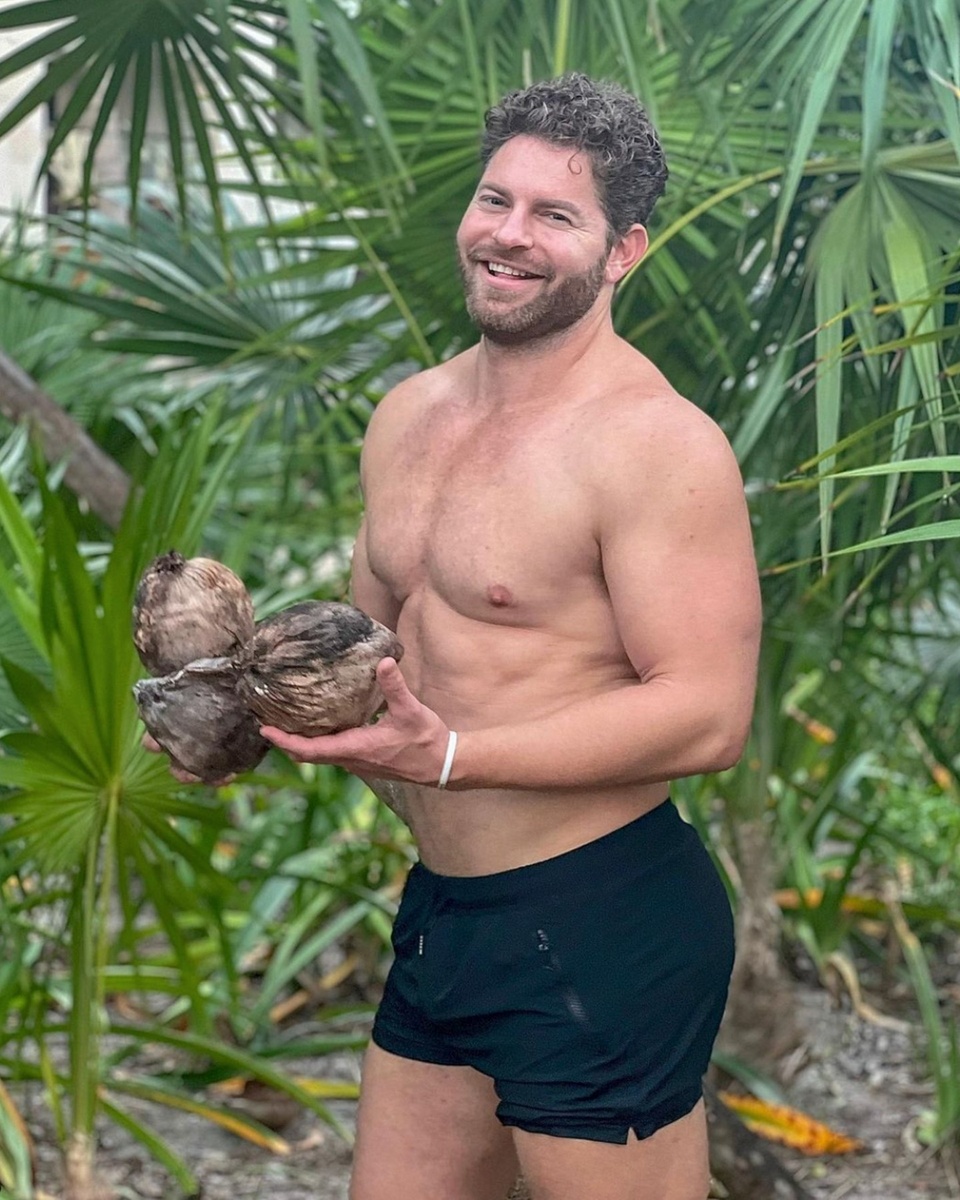 @jaymesv is probably a name you've heard quite a few times if you're plugged into the world of queer celebrities. Vaughan is married to actor @jonathandbennett, best known for his role as Aaron Samuels in "Mean Girls," and the two have formed one of the most adorable unions in Hollywood. Beyond that, Vaughan has also appeared in several different productions as an actor. He is a venerable reality TV star, having gotten his start on the program "Reality Relapse." He's gone on to make appearances in "The Amazing Race," "Celebrity Page" and most recently "The Real Friends of WeHo." ⁠
⁠
?️Save and share this post.⁠
?️Tap our link in bio for more on @EDGEmedianetwork.⁠
?️‍⚧️?????️‍?⁠
? - @jaymesv @jonathandbennett