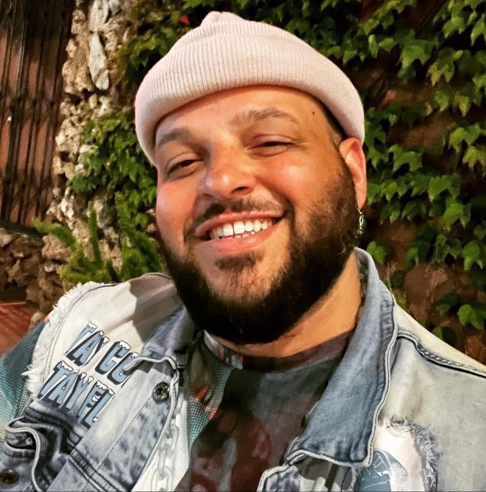@whatsupdanny, who played an out gay teen in the hit 2004 comedy "Mean Girls" (and slayed it as Eddie in "Looking"), opened up about enduring conversion therapy in a fruitless bid to turn himself straight, according to IndieWire. Franzese, now 44, related in an interview with Page Six that "he was 'brainwashed' into cutting ties with his mother and undergoing conversion therapy to 'convert' him to heterosexuality when he was 21 years old in 1999, five years before starring as out and proud Damian in 'Mean Girls,'" IndieWire relayed. Franzese "explained that he forced himself to undergo the pseudoscientific practice of conversion therapy because he 'didn't want to be gay' and 'didn't know what to do' as part of his Catholic and Pentecostal Christian faith," IndieWire said. UK newspaper The Independent explained that "Franzese said that while he was raised in a family that 'lovingly tolerated' homosexuality, it was the 'world around' him that made him 'feel like being gay was not OK.'" The actor turned to a conversion therapy practitioner who claimed to be an "ex-gay" himself, and had been recommended by Frazese's grandmother's pastor, the article added. The article noted that as part of the quack practice, Franzese was ordered to cut himself off from the supportive people in his life, including his own mother. It was a deeply meaningful moment for Franzese, who reflected on the difference such representation in the media would have made to himself as a gay youth. "Like, I was just missing one person that told me that I could... be who I want to be and do what I want to do," Franzese recalled.⁠
⁠
Tap link in bio to continue on @EDGEmedianetwork⁠
?️‍?❤️??⁠
?: @whatsupdanny