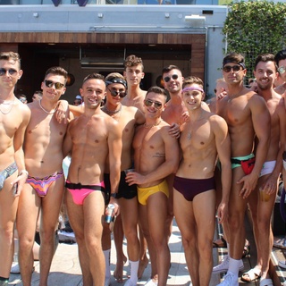 Over the unofficial LA Pride weekend, the hot men and women of Southern California showed off their summer bodies at the Submerge Swim Party, part of the Velvet Dreams weekend at the W Hollywood. EDGE was there! Tap link in bio to view photos on @EDGEmedianetwork ???? (?: Darryl Pelletier / @darrylpelletier)