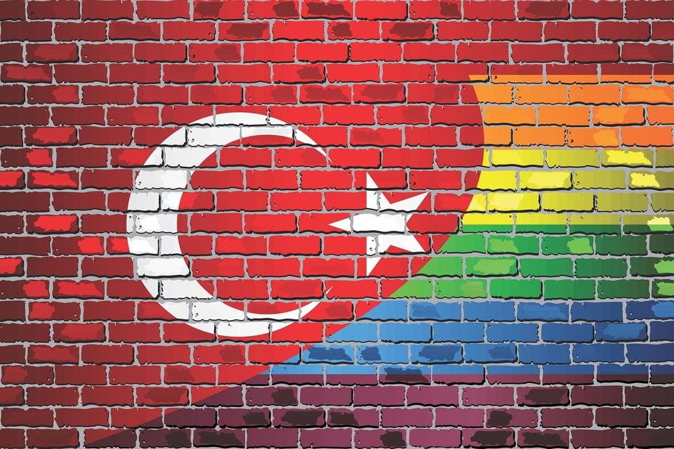 Two students have been arrested in Turkey on charges of inciting hatred and insulting religious values for a poster depicting Islam's most sacred site with LGBT flags. Their arrest late Saturday came after top Turkish officials slammed the poster, displayed at an exhibition in Turkey's most prestigious Bogazici University. For weeks, students and faculty have been protesting the Turkish president's appointment of a new rector who has links to his ruling party and clashes have broken out with police. Interior Minister Suleyman Soylu tweeted that "LGBT perverts" had been detained for "disrespecting the Great Kaaba." Top government officials from Turkey's conservative, Islamic-based ruling party condemned the poster. Their statements came after the university's Islamic research club slammed the poster on social media, prompting people to take to Twitter with hashtags denouncing the poster, LGBTs and the university. The country's director of religious affairs, who previously created a stir by saying homosexuality brings disease and was defended by President Recep Tayyip Erdogan when he came under criticism, said he would take legal action. Tap link in bio to continue on @EDGEmedianetwork ?️‍???⁠
⁠
?: Getty