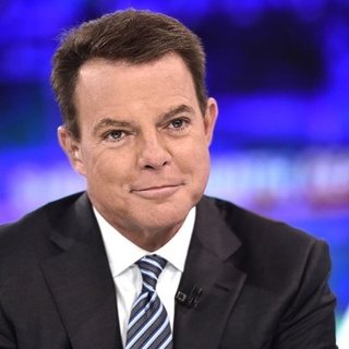 Openly gay CNBC news anchor Shepard Smith addressed the problem of being the "token gay" at the workplace, CNBC reports. Smith has been with CNBC since 2020, but for more than two decades before that, he was with Fox News, where, for most of his tenure, he remained in the closet, only coming out publicly in 2017, though he had confided in friends and colleagues prior to that. Smith said there had been times in his own career when he had been tokenized, and told Gomez that LGBTQ+ employees "have to stand up" and advocate for themselves in a professional and respectful — but crystal-clear — manner. "I love to cover gay issues, just as I love to cover BLM [Black Lives Matter] issues, I love to cover anything about inclusivity," Smith said. "But if the workplace attitude becomes tokenizing or pigeonholing — as in, 'Oh, there's a gay story. Gay guy, go cover that' — that requires a conversation with your manager." "Not a confrontational one, not one with emotion," Smith added; "A businesslike conversation. 'I'm excited to cover this story, but I don't want to be the 'gay journalist.' I want to be a journalist who's gay.'" Tap link in bio to continue on @EDGEmedianetwork ?️‍???? (?️: Kilian Melloy / @dragelruairi / ?: Shepard Smith / NBC)