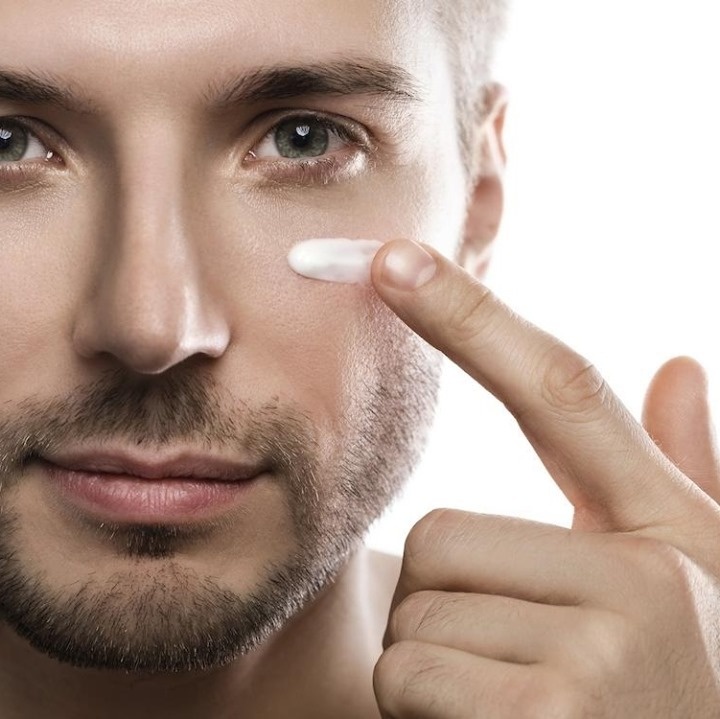 Whether the dark circles under your eyes are pandemic-induced or from binge-watching Netflix late into the night, a little moisturizer can go a long way to freshen up the windows to your soul. Tap link in bio to check out our current faves on @EDGEmedianetwork ?? (?️: Matthew Wexler / @wexlerwrites, ?: Getty)