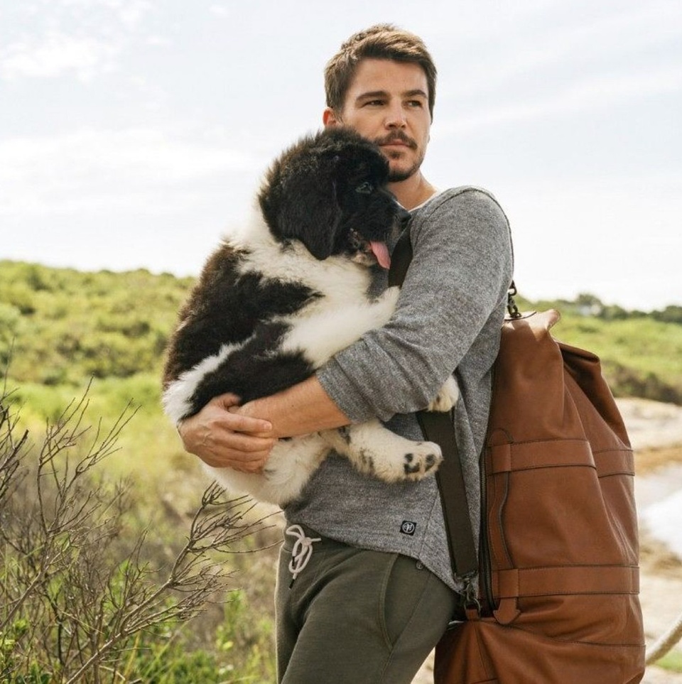 Josh Hartnett has some regrets about some movie roles he didn't play. After star-making turns in "Pearl Harbor" in 2001 and "Black Hawk Down," He was courted to play not one but two superheroes.⁠
⁠
"Hartnett's decision to turn down several likely career-defining roles — most famously, a three-picture deal as Superman and an offer from Christopher Nolan for Batman — has raised eyebrows ever since," reports the Aussie new site new.com.au.⁠
"It opened tons of doors," Gyllenhaal told Willie Geist during an interview for "Sunday Today." "It was crazy. It was amazing. It's defined my career in different ways."⁠
⁠
For Hartnett, not starring in the film is a career disappointment even more than not playing Batman or Superman.⁠
⁠
"I've always wanted to kiss Joaquin, so that's my biggest regret," Hartnett joked.⁠
⁠
Tap link in bio to continue on @EDGEmedianetwork⁠
?️‍???⁠
⁠
?: joshhartnettofficial / Instagram