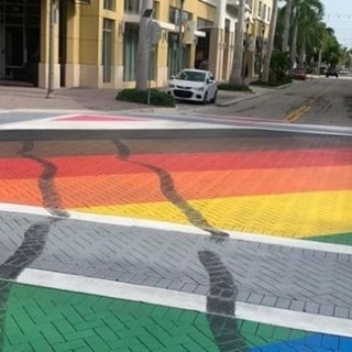 A man was arrested Thursday for purposefully damaging a new LGBTQ pride crosswalk at a South Florida intersection, police said. The 20-year-old man turned himself in to Delray Beach police and was charged with criminal mischief over $1,000, reckless driving and a felony enhancement for evidence of prejudice. Witnesses told police that they saw the man doing what appeared to be an intentional "burnout" with his pickup truck over the LGBTQ pride crosswalk, according to a police report. This caused the vehicle to create significant damage to the streetscape painting. One witness provided investigators with smartphone video of the crime. The $16,000 street art was unveiled Saturday and paid for by the Palm Beach County Human Rights Council and the AIDS Healthcare Foundation, the Palm Beach Post reported. Tap link in bio to continue on @EDGEmedianetwork ?️‍? ? (?️: Kilian Melloy / @dragelruairi , ?: WPV)