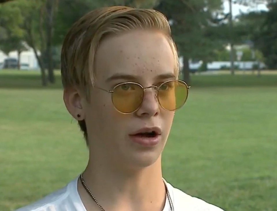 An Omaha teenager shared how he was summarily booted from his church's music group for being gay, only to them find himself swamped with messages of love and support. ⁠
Tap link in bio to continue on @EDGEmedianetwork ?♥️⁠
⁠
?: Gabriel B. / Screencap / KETV⁠
?️: @dragelruairi 