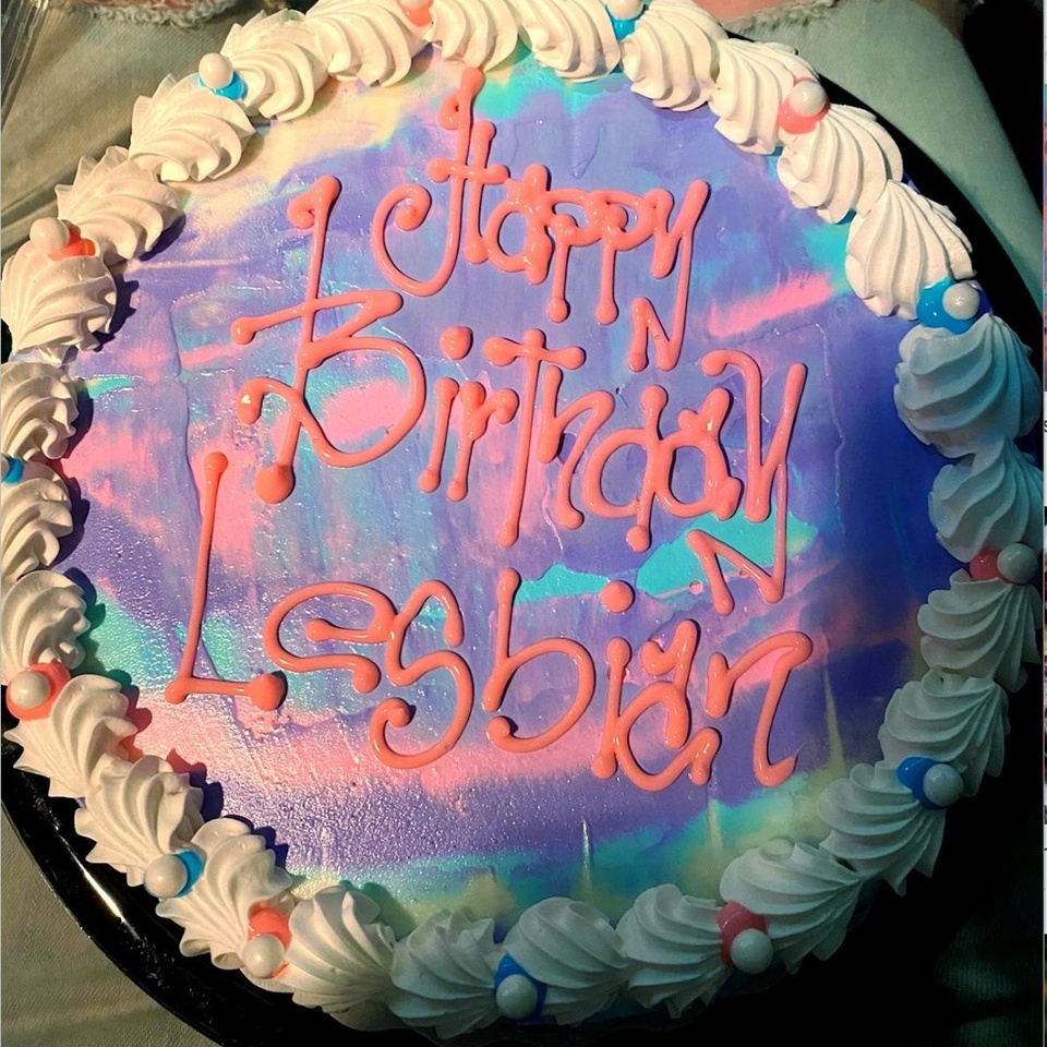 A young lesbian woman in Cochrane, Canada, faced rejection at a local Dairy Queen when her family's request for a birthday cake message was denied by the establishment's supervisor, Global News reports. Summer Gibbons and her sister had requested a cake reading "Happy Birthday Lesbian" for Gibbons' 22nd birthday celebration. After initially being told that was okay by a female employee, Gibbons' sister Gracie was told by a supervisor that "it was family establishment and they can't put that on a cake for other families to see," Gibbons related. When Gibbons' family took the issue to the establishment's owner, "He said it's policy because it was sexual in nature to put on a cake," Gibbons recalled. Gibbons had known in seventh grade she was lesbian, she told Global News, but it wasn't until just two years ago that she came out. Since then she's found love and acceptance - until now. Gibbons spoke of "Having that feeling of not be welcomed for being who I am and that not being okay," and said, "I only came out to my grandparents a year ago and I struggled with it. "It's about being comfortable with who you are and this makes me not comfortable because of fear of judgement and rejection." Tap link in bio to continue on @EDGEmedianetwork ?️‍??⁠
⁠
?: Screenshot / Global News⁠
?️: Kilian Melloy / @dragelruairi 