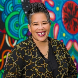 Chef Josie Smith-Malave has done it all. A classically trained chef, she's traveled the world, appeared on the hit TV series "Top Chef," and worked in the best kitchens across the country from New York City to San Francisco. She now calls Fort Lauderdale home and is the chef-owner of Bubbles & Pearls, an intimate dining spot and raw bar in LGBTQ+-friendly Wilton Manors. Smith-Malave's dynamic career, which has also included a stint playing for the New York Sharks of the Independent Women's Football League, was put in jeopardy after she contracted COVID-19 early in the pandemic. Ever resilient, she's relied on her sobriety to get through tough times, both personally and professionally. Smith-Malave will share plenty of ideas for creating joyful, sober dining experiences at home, along with her approach to managing life's challenges through healthy living and eating. Recovery Unplugged's Vice President of Business Development Joseph Gorordo will join in the conversation, offering insights about the critical need for LGBTQ+ inclusivity and proper training in the drug and alcohol treatment industry and how Recovery Unplugged harnesses the power of music in its treatment programs. Don't miss this intimate live interview with one of the country's leading #LGBTQ+ chefs and a closer look at Recovery Unplugged's groundbreaking work in addiction treatment on Tuesday, August 31, 1 p.m. ET on EDGE's Facebook! Tap link in bio to continue on @EDGEmedianetwork ?️‍? (?️: Matthew Wexler / @wexlerwrites / ?: Josie Smith-Malave)