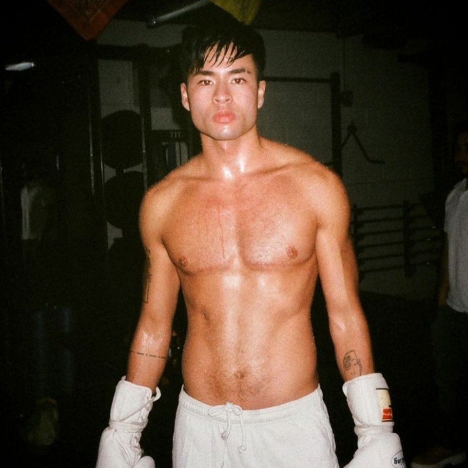 @chellaman, the groundbreaking deaf, trans, genderqueer artist breaking barriers and inspiring many. ⁠
⁠
?? Through his Insta, Chella shares his journey of navigating life with a cochlear implant, gender dysphoria, and self-expression. ⁠
⁠
From heartwarming posts with his pets to profound reflections on identity, Chella's content is a blend of art, advocacy, and authenticity. His latest projects, like the art show "Autonomy," showcase his exploration of self and body autonomy. ⁠
⁠
Follow his empowering journey and join the conversation on creating inclusive spaces for all! ⁠
⁠
?️ Save and share this post.⁠
? Tap our link in bio to read more⁠
? @EDGEmedianetwork⁠
?: @chellaman⁠
???️‍⚧️??