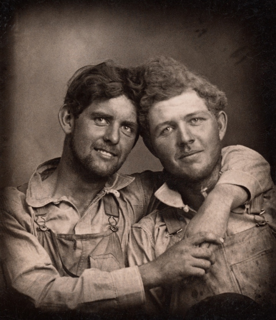 Based on Hugh Nini and Neal Treadwell's heartwarming book "LOVING - A Photographic History of Men in Love 1850 - 1950," David Millbern's '100 Years of Men in Love: The Accidental Collection' (airing on HERE TV) brings new dimensions to the collection's eclectic, illuminating survey of same-sex love as recorded over the course of a century by ordinary men: Workers, farmers, soldiers, and others who captured the essence of their love and devotion through photography. Nini and Treadwell, a longtime couple, were browsing an antiques shop after church one Sunday when they came across a vintage photo of two men who appeared to be in love. (Their criterion for this is that there is certain "look in the eyes" of the men in the photo.) Purchasing the picture, they had no idea that they were beginning a unique, and historically important, collection that would eventually come to include thousands of images from around the world and lead to a critically acclaimed book. David Millbern's hourlong documentary interviews Nini and Treadwell, gleaning their insights about the ways in which male couples across a century, from the 1850s through the 1950s, documented their commitment, preserved their affection, and, in many cases, signaled their authenticity through coded means that the collectors' trained eyes are able to discern.⁠
⁠
Tap link in bio to continue on @EDGEmedianetwork⁠
?️‍??️?️?⁠
?️: Kilian Melloy / @dragelruairi ⁠
?: A photo from "Loving" by Hugh Nini and Neal Treadwell @heretv