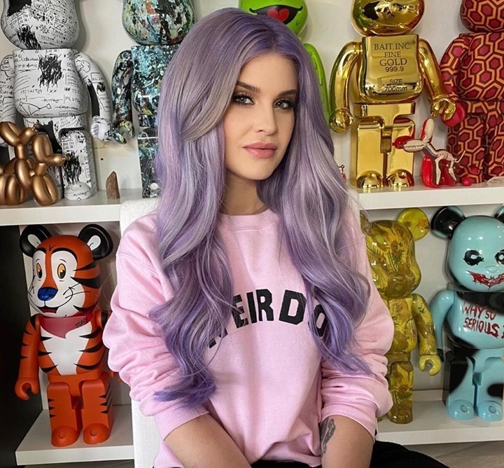 Kelly Osbourne is opening up about her battles with drug and alcohol addiction, stopping by "Red Table Talk" to discuss getting hooked as a teen and relapsing after the pandemic. The TV personality said she ended almost four years of sobriety in in April 2021 as the COVID-19 pandemic was waning, triggered into drinking alcohol again after seeing a couple sipping champagne. "I was alone, sitting by a pool and waiting for somebody to come have a meeting with me. And I saw this woman and her husband had a glass of champagne. It looked really nice and I was like, 'I can do that, too,'" she said on the Facebook Watch show. "And the next day, I had two glasses. And the day after that, it was bottles." Osbourne's episode of "Red Table Talk" airs on Facebook Watch on Wednesday at 9 a.m. PDT/noon EDT. Osbourne also told the hosts — Jada Pinkett Smith, her daughter, Willow Smith; and her mother, Adrienne Banfield-Norris — about the origins of her addictions. Her first opiate-based drug addiction was with Vicodin which was prescribed to her after an operation to remove her tonsils when she was 13, sending her on a lifelong battle. "That was all I needed," she said sadly. Osbourne said the drug silenced her insecurities. "It felt like life gave me a hug." Pinkett Smith responded wryly: "Vicodin will do that." Tap link in bio to continue on @EDGEmedianetwork ❤️ (?: Kelly Osbourne / Instagram)