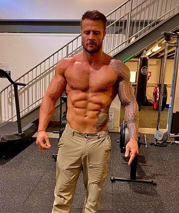 It's not easy being as hot as a Norse god, and Chris Hemsworth is living proof of that as his stuntman gives fans a glimpse inside the diet he maintained to stay in shape for the "Thor" films. As reported by the Daily Mail, Hemsworth was not skimping on the calories to achieve his Thor physique. In fact, he reportedly consumed "10 meals a day" totaling 4,000 calories and his longtime stunt double Bobby Holland Hanton had to follow suit to keep up, he detailed in a recent interview with Ice36. "You've got to be kidding!" was Hanton's first response when Hemsworth gave him just eight weeks to bulk up to his size for "Thor: Blood and Thunder." Hanton reportedly had to pack on nearly 22 pounds of muscle to be a convincing stand-in. "I was eating up to 10 meals a day, two of those would be protein shakes," Hanton shared. "We [he and Chris] were training twice a day and I never thought in my life that I would be sick of food and not wanting to eat food, because I love food." Although he "hated it," Hanton said, you can't argue with results. "In the end, I was trying to give away food that I was supposed to eat because I just didn't want to eat it, it would almost make you feel sick because you were never, ever hungry," Hanton said. In 2020, Hanton revealed on an Australian radio show that he has "a great relationship" and "understanding" with Hemsworth. "The actors I work with work really hard, especially Chris," Hanton said at the time. And by the looks of both of their physiques, it shows.⁠
⁠
Tap link in bio for more on @EDGEmedianetwork ⁠
????⁠
?: @bobbydazzler84