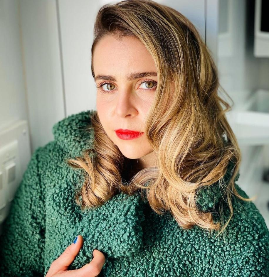 "Parenthood" and "Good Girls" alum and current co-star of Disney's fantasy series "The Owl House" Mae Whitman came out as pansexual in a social media post in which she declared herself "proud" to be the voice of "Owl House" lesbian character Amity Blight. "Being pansexual myself, I wish I had such incredible characters like Amity and Luz in my life when I was growing up," Whitman, 33, said in an Aug. 16 tweet, Us magazine reported. Luz, the show's hero (voiced by Sarah-Nicole Robles), is an ordinary human girl who accidentally ends up in a magical land. She begins attending a school for witches where she meets a number of new friends, including Amity. Luz herself is depicted as being bisexual — a first for a Disney cartoon, and still a rarity for the company's entertainment offerings overall. Amity, likewise, is the "first major animated Disney character to be a confirmed lesbian," Wikipedia notes. "Queer representation is sososo important," Whitman's tweet added. "keep it up world! #TOH." Tap link in bio to continue on @EDGEmedianetwork ?️‍?❤️ (?️: Kilian Melloy / @dragelruairi / ?: Mae Whitman / Instagram)