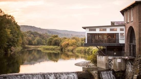 With a literal smorgasbord of curious food festivals, immersive food experiences, and popping breweries, #Vermont rivals culinary quests around the country. Tap link in bio for more! #ThisIsVT #sponsored by @VermontTourism