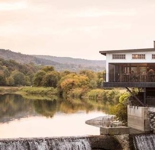 With a literal smorgasbord of curious food festivals, immersive food experiences, and popping breweries, #Vermont rivals culinary quests around the country. Tap link in bio for more! #ThisIsVT #sponsored by @VermontTourism