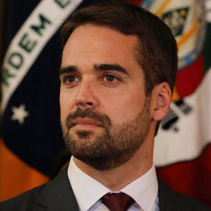 Brazil's vocally anti-LGBTQ+ president, Jair Bolsonaro, has a serious challenger for next year's general elections in Eduardo Leite, a former supporter who has since come out as gay — but who says he's no LGBTQ+ "activist." Despite coming out of the closet, however, and even though he says that "the correct direction for the country is toward respect, tolerance, and the quest for equality," Leite has declared that LGBTQ+ equality is "not a cause I lay down for," saying that "not every gay person needs to be an activist," Bloomberg reported. Even so, the head of the National Alliance of LGBTI+, Toni Reis, told Bloomberg that the country's sexual minorities are all in for the 36-year-old candidate: "Independent of ideological questions and all the attacks that he will suffer, we're in the trenches to defend him," Reis said. Leite came out during Pride Week in July, saying in a televised interview, "I'm gay — and I'm a governor who is gay rather than a gay governor," UK newspaper The Guardian reported at the time. "And I'm proud of this," Leite went on to say. Tap link in bio to continue on @EDGEmedianetwork ???️‍? (?️: Kilian Melloy / @dragelruairi / ?: Eduardo Leite / Facebook)