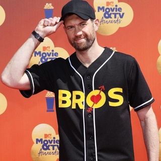 @billyeichner revealed a very consistent, and very gay, personal arc in a recent interview in which he discussed @brosthemovie, homophobia in Hollywood, and his next big gay project. In an interview with Rolling Stone, Eichner revealed how homophobia in Hollywood — both in the town's behind-the-camera machinations and the messaging of the movies — affected him when he was just starting out his career. A onetime self-described "theater kid growing up in New York" whose dream was to succeed on Broadway, Eichner noted that budding performers "don't sit there as a kid thinking, 'Oh, I could be the star of this movie, if only I wasn't gay.'" Indeed, Eichner explained, "I went to see Steve Martin and Tom Hanks movies and I thought, 'Oh, I could do something like that.' It was only when I was in my mid-twenties when I started to think, 'Oh, I guess I'll be lucky if I can just play the neighbor on a sitcom.' Because that's what Hollywood was telling me."⁠
⁠
Tap link in bio to continue on @EDGEmedianetwork⁠
????⁠
?: @billyeichner