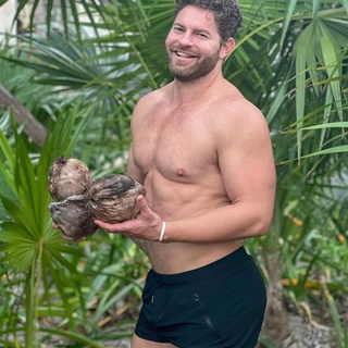 @jaymesv is probably a name you've heard quite a few times if you're plugged into the world of queer celebrities. Vaughan is married to actor @jonathandbennett, best known for his role as Aaron Samuels in "Mean Girls," and the two have formed one of the most adorable unions in Hollywood. Beyond that, Vaughan has also appeared in several different productions as an actor. He is a venerable reality TV star, having gotten his start on the program "Reality Relapse." He's gone on to make appearances in "The Amazing Race," "Celebrity Page" and most recently "The Real Friends of WeHo." ⁠
⁠
?️Save and share this post.⁠
?️Tap our link in bio for more on @EDGEmedianetwork.⁠
?️‍⚧️?????️‍?⁠
? - @jaymesv @jonathandbennett